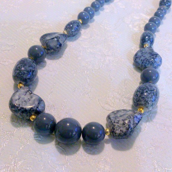 Vtg Gray Faux Stone Graduated Plastic Beads - Picture 4 of 4